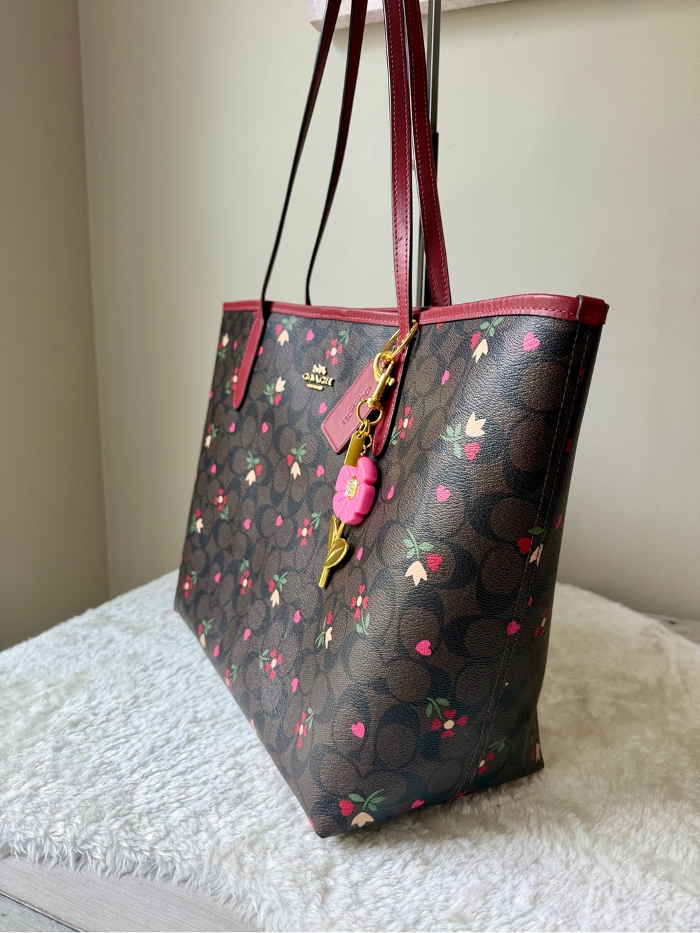 Coach City Tote Bag In Signature Canvas With Heart Petal Print and charm - Picture 6 of 12